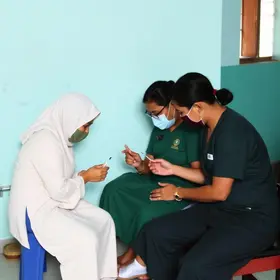 Após uso de agulhas compartilhadas, escola no Recreio recebe equipe de saúde; entenda o caso