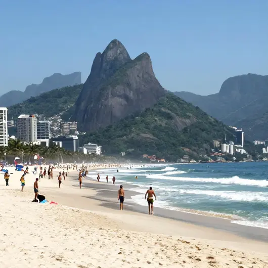 Descubra a Barra da Tijuca: Paraíso à Beira-Mar Descubra a Barra da Tijuca: Paraíso à Beira-Mar