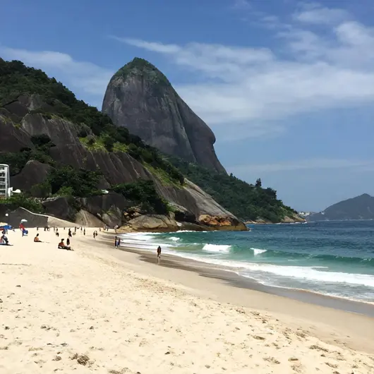 Descubra a Praia do Perigoso: Um Refúgio Natural no Recreio dos Bandeirantes