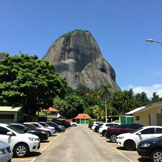 Onde Estacionar Perto da Pedra do Pontal: Dicas Práticas