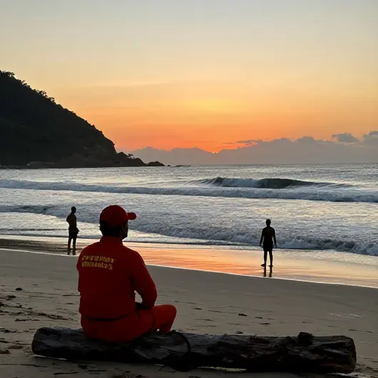 Segurança nas Praias do Recreio: O Papel dos Guarda-Vidas Segurança nas Praias do Recreio: O Papel dos Guarda-Vidas