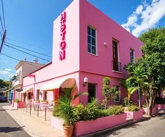 CDesign Hotel tem feijoada no sábado (17), pacote e fachada rosa no Outubro Rosa